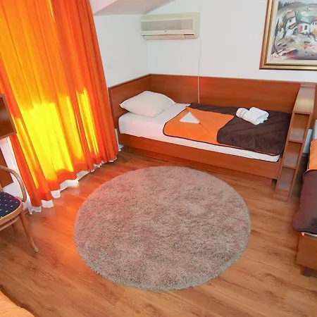 And Gaga 2 Bed & Breakfast 3*