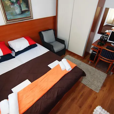 And Gaga 2 Bed & Breakfast 3*